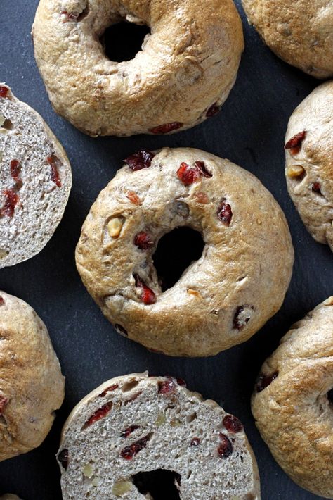 Cranberry Walnut Bagels | girlversusdough.com @girlversusdough #girlversusdough #bagel Cinnoman Rolls, Breadmaker Recipes, Bagel Recipes, Vegan Bagel, Bread Head, Whole Wheat Bagel, Bagel Bread, Pan Sin Gluten, Homemade Bagels