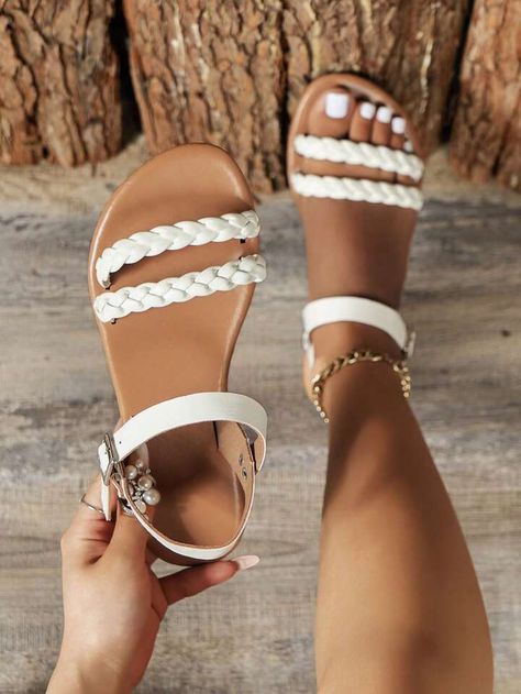 Cute Flats Shoes, Cute Sandals For Summer, Slippers Aesthetic, Bride Shoes Flats, White Sandals Flat, Vacation Sandals, Women Flat Sandals, Summer Sandals Flat, Fab Shoes