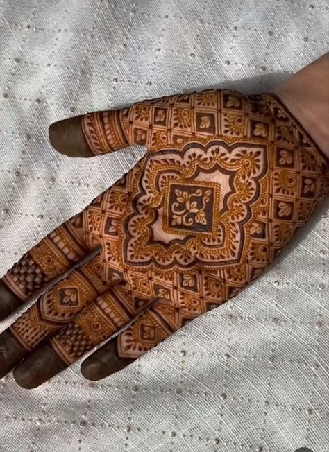 Front Mehndi Design, Indian Mehndi Designs, Rose Mehndi Designs, Mehndi Designs For Kids, Very Simple Mehndi Designs, Simple Mehndi Designs Fingers, Pretty Henna Designs, Latest Bridal Mehndi Designs, Mehndi Designs Front Hand