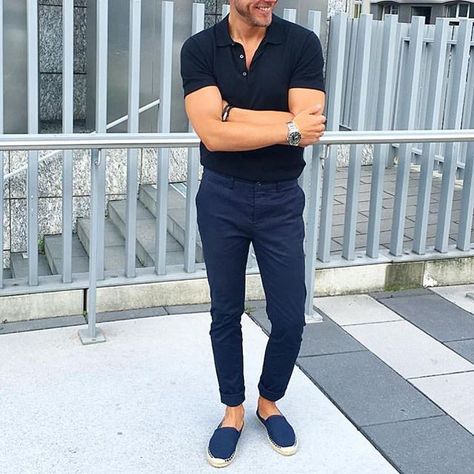 Black polo, navy trouser and @superdryglobal #espadrilles ✨ by @keymanstyle [ www.RoyalFashionist.com ] Espadrilles Outfit Men, European Mens Fashion, Espadrilles Outfit, Preppy Style Spring, Gentleman Lifestyle, Espadrilles Men, Style Masculin, Mens Summer Outfits, Mens Casual Outfits Summer