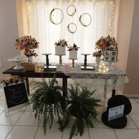 Top 10 de Decoraciones para una Boda en Casa #Boda #ArregloBoda #DecoracionBoda Civil Wedding, Cake Table, Engagement Party, Wedding Table, Entryway Tables, Birthday Parties, Dream Wedding, Table Settings, Wedding Decorations