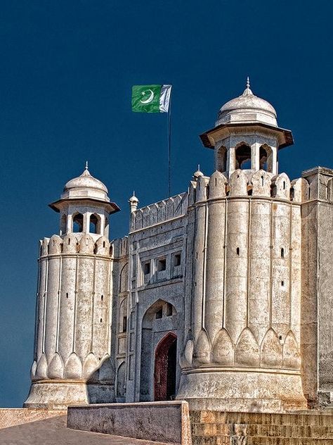 Lahore Fort, Pakistan Home, Pakistani Art, Pakistan Culture, Pakistani Culture, Beautiful Pakistan, Dress Swimwear, Islamic Countries, Pakistan Travel