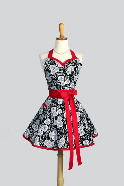 Sweetheart Apron . Retro Sexy  Womens Apron Black and White Roses Red Trim Cute Full Kitchen Apron. Cook fashionably! Sweetheart Apron, Womens Apron, Apron Ideas, Kitchen Theme, Black And White Roses, Vintage Aprons, Retro Apron, Roses Red, Full Kitchen