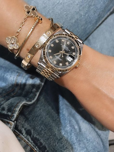 Black Women Watch, Women Rolex Aesthetic, Rolex Van Cleef Stack, Rolex Outfit Women, Rolex Stack, Watch Stack, Street Style Jewelry, Nice Watch, Rolex Watches Women