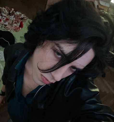 Long Black Hair Men Aesthetic, Sirius Black Face Claim, Black Hair Boy Aesthetic, Pale Skin Black Hair, Pale Dark Hair, Dark Hair Pale Skin, Black Hair Pale Skin, Guys With Black Hair, Hair Pale Skin