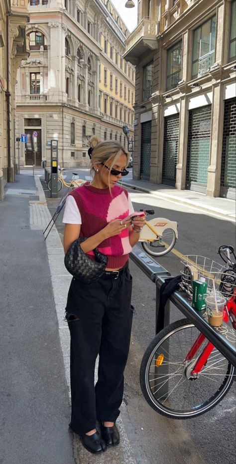 ig: sofiamcoelho European Fashion Spring, Belgium Fashion, Belgium Style, Travel Outfits, Spring Fits, Street Style Trends, Hippie Outfits, Casual Fall Outfits, Inspiration Style