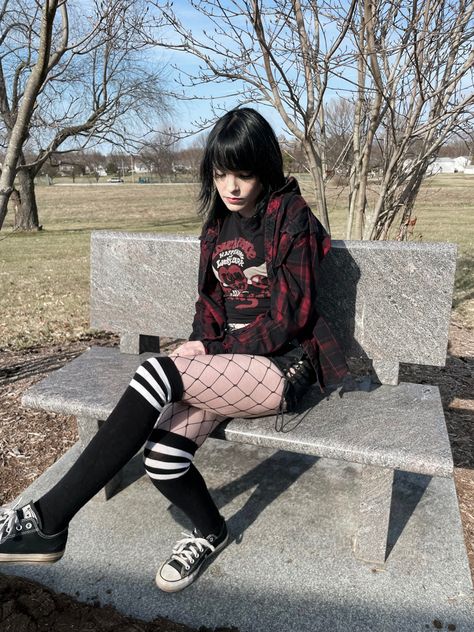 Emo Aesthetic Outfit, Girl Emo, Punk Style Outfits, Look Grunge, E Girl Outfits, Emo Aesthetic, Short Beard, Alt Outfits, Goth Women