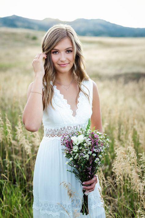 Senior Picture Poses Holding Flowers, Senior Pictures Bouquet, Senior Pics Holding Flowers, Senior Pics With Bouquet, Senior Picture Ideas Holding Flowers, Senior Photos Holding Flowers, Senior Photos Flower Bouquet, Senior Pics With Flower Bouquet, Senior Pictures Holding Flowers