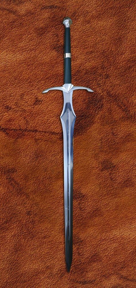 Great Swords Fantasy, Swords Aesthetic, Dagger Reference, Fantasy Swords, Fantasy Blade, Medieval Swords, Pretty Knives, 4 Tattoo, Swords Medieval