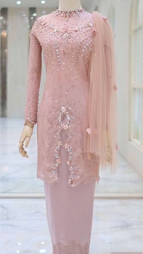 Kebaya Payet Modern, Model Dress Kebaya, Braidsmaid Dresses, Kebaya Lace, Model Kebaya Modern, Kebaya Modern Dress, Estilo Hijab, Dress Kondangan, Dress Brokat