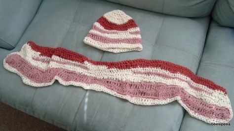 photo - Bacon hat and scarf, but I'm thinking of making an over easy egg hat instead. Crochet Food, Scarf Crochet, Crochet Cross, Scarf Knitting Patterns, Scarf Crochet Pattern, Crochet Cowl, Yarn Projects, Blanket Crochet, Scarf Hat