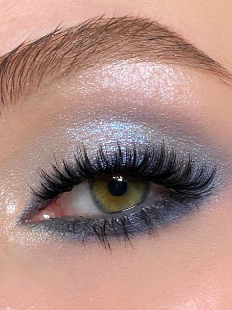 Navy Makeup, Quince Makeup, Silver Eye Makeup, Maquillage On Fleek, Blue Makeup Looks, Prom Eye Makeup, Prom Makeup Looks, Formal Makeup, Eye Makeup Pictures