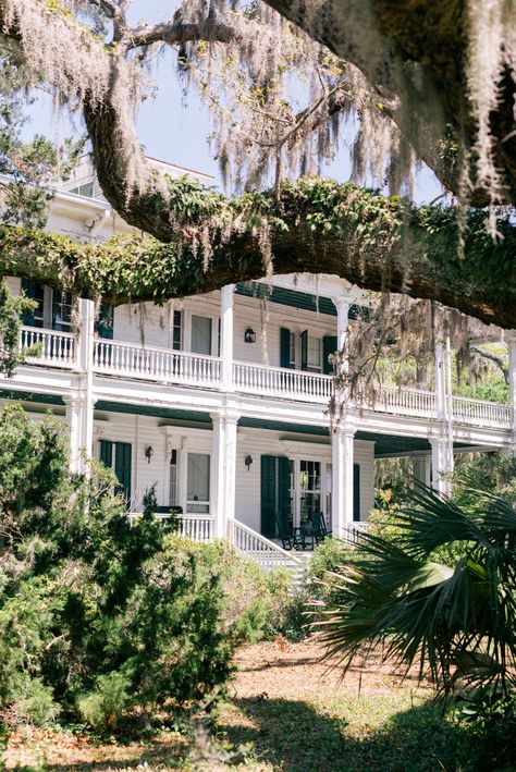 Southern Country Aesthetic, Caster Chronicles, Southern Aesthetic, Harris House, Beaufort South Carolina, South Carolina Travel, South Carolina Homes, Southern Travel, Southern Life