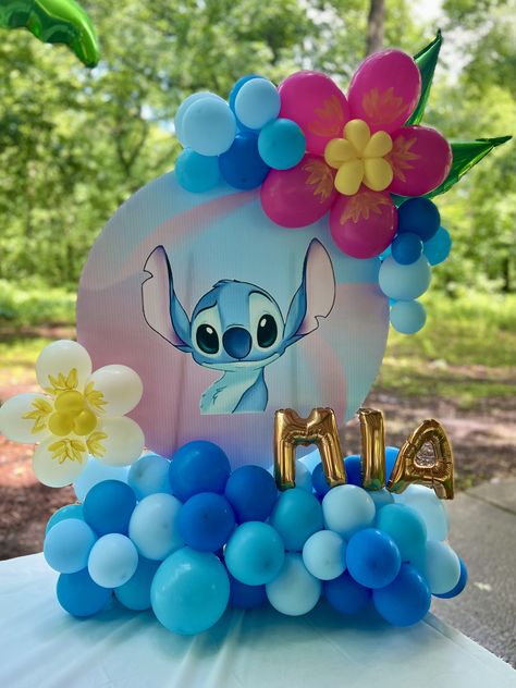 Lilo And Stitch Birthday Party Balloons, Lilo And Stitch Birthday Backdrop, Stitch And Angel Balloon Garland, Stitch Balloon Decoration, Girls Stitch Birthday Party, Stich Party Ideas Girl, Stitch Party Ideas Decoration, Stitch Centerpiece Ideas, Stitch Birthday Party Ideas Decoration