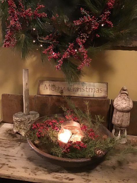 Primitive Christmas Decorating Ideas, Living Room Country, Recycled Christmas Decorations, Victorian Christmas Decorations, Autumn Country, Xmas Centerpieces, Primitive Country Christmas, Room Country, Primitive Christmas Decorating