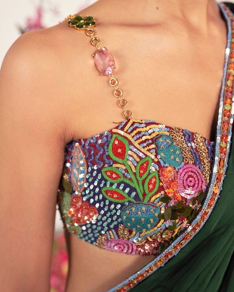 Your mehendi look ☘️🌿🌱 Find it on Fabilicious ♥️✨ WhatsApp us on +91 99992 89222 for any queries 🌟Made to Measure 🌟Personal service with VC for measurements 🌟 Trusted Brand #indianwedding #linkinbio #indiandesigner #weddingcollection #new #weddingguest #newcollection #sangeet #glam #mehendi #saree #indianwedding #sangeet #summerwedding #red #bridallehenga #indianbride Mehendi Saree, Mehendi Look, Trendy Festival Outfits, Indian Dress Up, Indian Outfits Lehenga, Wedding Lehenga Designs, Backless Blouse Designs, Fashionable Saree Blouse Designs, Traditional Indian Dress