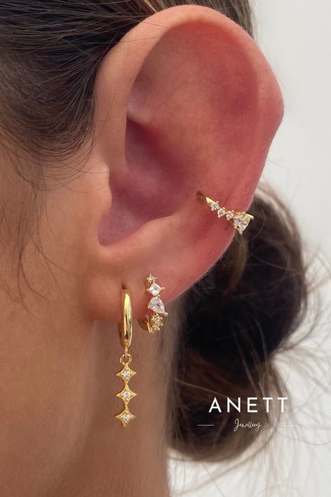 A. Ellie Drop: The earrings feature small gold hoops from which delicate chains hang. Each chain holds three star-shaped pendants which adorned with tiny cubic zirconia adding a touch of sparkle. • Material: 18k gold plated on 925 Sterling Silver, AAAAA Cubic Zirconia • Size: Inner hoop diameter: 9mm , Length: 27mm #The #Mastering #of #Art #Stack #Tidiness #of #StatementJewelry #Jewelry #of #Adornment #Jewelry #the #the Jewelry Stack, Piercing Inspo, Hoop Drop Earrings, Pretty Jewelry Necklaces, Small Gold Hoops, Jewelry Photoshoot, Stacked Earrings, Silver Jewelry Earrings, Three Star