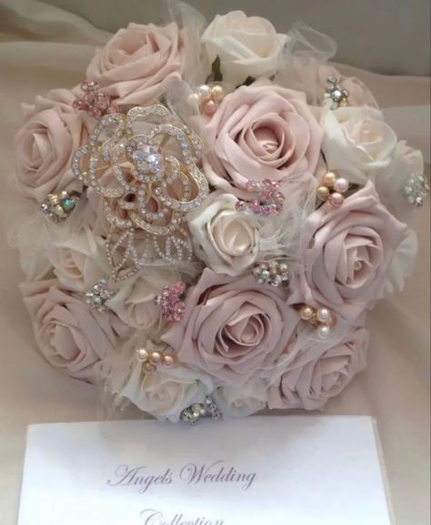 Rose Gold Flower Bouquet Quince, Quincera Bouquet, Rose Gold Quince Bouquet, Pink Quince Suprise Outfit, Pink Ramos Quince, Pink Quince Dress With Flowers, Pink Quince Bouquet, Ramos For Quinceanera, Flowers For Quinceanera