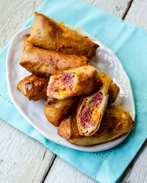 These air fryer reuben egg rolls are a perfect snack to make with leftover corned beef, or just make a nice change from your regular egg roll filling. Reuben Egg Rolls, Shrimp Egg Rolls, Egg Roll Filling, Blue Jean Chef, Airfryer Recipes, Egg Roll Recipes, Egg Roll Wrappers, Roll Recipes, Snacks To Make