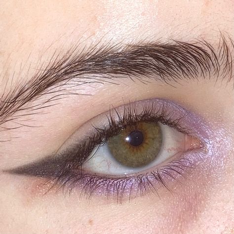 #eyes #eyeshadow #aesthetic #makeup #glitter #glittermakeup #eyeliner #hazeleyes #euphoria #euphoriamakeup #purple #purpleaesthetics #makeupideas #makeupideas Light Purple Eyeliner, Euphoria Makeup Aesthetic, Star Coquette, Eyeshadow Brown Eyes, Eyeshadow Aesthetic, Eyeshadow Brown, Y2k Glitter, Purple Eyeliner, Euphoria Makeup