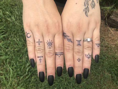 Knuckle Tattoos For Women Symbols, Tarot Finger Tattoo, Side Of Thumb Tattoo, Micro Finger Tattoos For Women, Micro Finger Tattoo, Zodiac Finger Tattoo, Finger Tattoo Flash, Tattoo Fingers Woman, Taurus Finger Tattoo