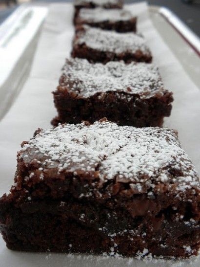 Chocolatey brownies with a surprise kick at the end. Take these to any party and guests will be pleasantly surprised. Mexican Brownies, Chocolate Butter Cake, Trendy Recipes, Gooey Butter Cake, Mexican Kitchens, Mexican Dessert, Chocolate Butter, Tasty Kitchen, Easy Mexican