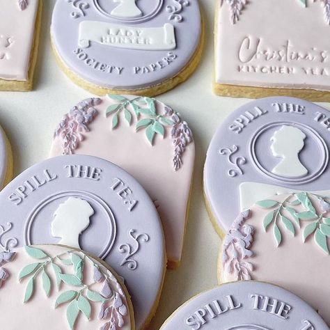 Custom Fondant Cookies Melbourne on Instagram: "For a Bridgerton-inspired Kitchen Tea ✨  Painted using @sweetsticksau 🙌🏻 Use code STEVIE15 for 15% off your order ✨" Bridgerton Cookies Decorated, Bridgerton Sugar Cookies, Bridgerton Cookies, Bridgerton Brunch, Bridgerton Party, Flooding Cookies, Bridgerton Inspired, Baby Shower Favors Girl, Fondant Cookies