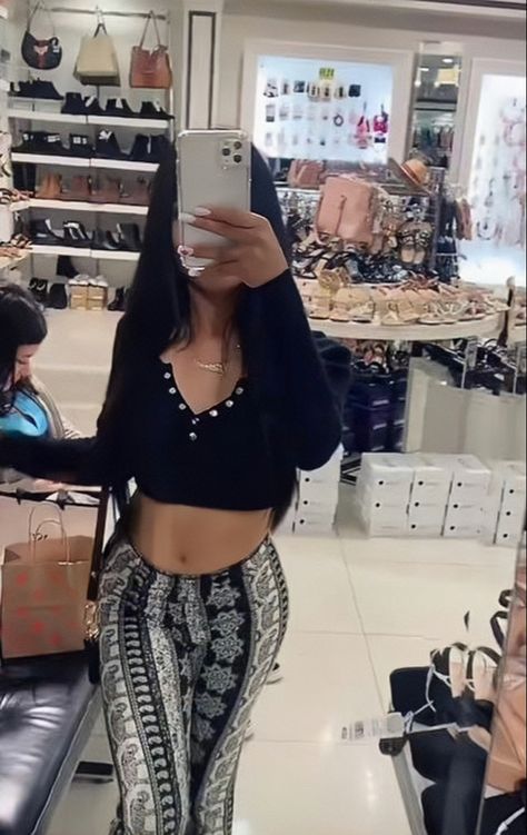 Forbidden Latina Pants, Latina Forbidden Pants Outfit, Forbidden Leggings Outfit, Latina Pants, Abg Outfits, Outfit Latina, Forbidden Pants, Brown Flares, Flared Leggings