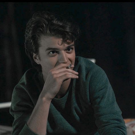 Steve Harrington Pfp, Stranger Things Icon, Sunshine Bear, Steve Harrington Stranger Things, Charlie Heaton, Joe Kerry, Mood Bored, St Joes, Joyce Byers