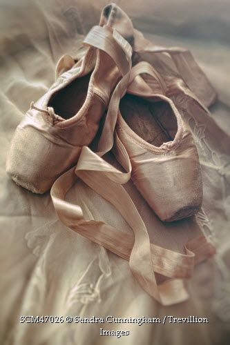 © Sandra Cunningham / Trevillion Image - old-worn-ballet-shoes Ballet Gear, Ballet Images, Ballet Pointe Shoes, Home Studio Photography, Vintage Ballet, Ballet Art, Texture Photography, Still Life Photos, Shoes Photo