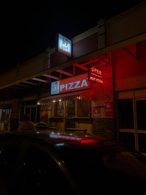 Pizza Worker Aesthetic, Pizza Guy Aesthetic, Cooking At Night Aesthetic, Pizza Delivery Aesthetic, 80s Pizzaria Aesthetic, Pizza Parlor Aesthetic, Chiaroscuro Aesthetic, Pizza Shop Aesthetic, Pizza Place Aesthetic