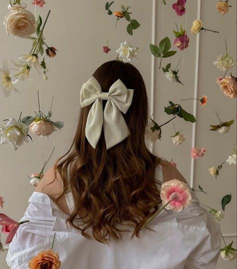 #flowers #floral #bows Birthday Photoshoot, 21st Birthday, Event Planning, Photography Poses, Cool Girl, Birthday, Flowers, Floral, Photography