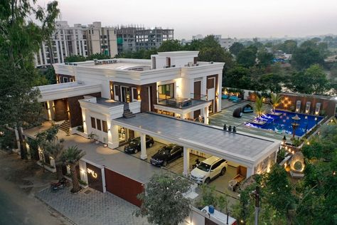 Mansion House Design With Modern And Ergonomic In Function | Design Studio-Ruchir sheth - The Architects Diary Mansion House Design, Luxury Houses Mansions, House Plans Mansion, Mansion House, Mansion Designs, House Arch Design, Modern Exterior House Designs, Beautiful House Plans, Modern Mansion