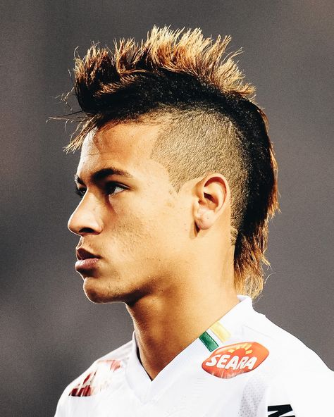 50 Best Short Haircuts: Men’s Short Hairstyles Guide With Photos (2020) Neymar Haircut, Hairstyle Neymar, Football Hairstyles, Neymar Jr Hairstyle, Communion Hairstyles, Mohawk Haircut, Hair Cuts 2017, Mohawk Hairstyles Men, Long Hair On Top