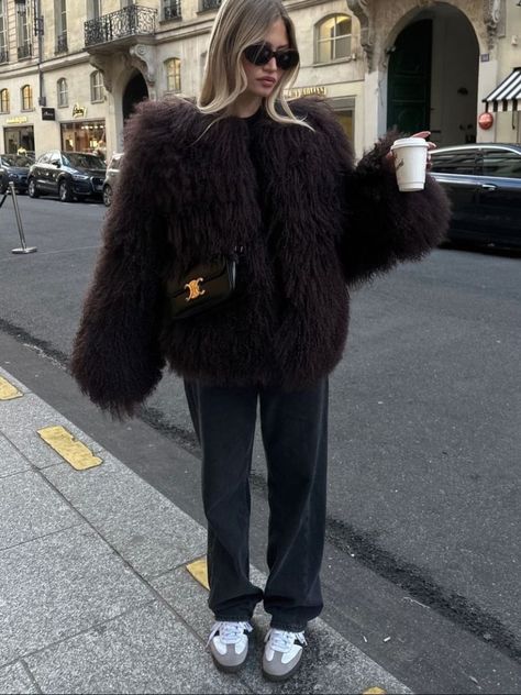 Brown Fur Coat Outfit, Outfits With Fur Coats, Marine Diet, Fur Jacket Outfit, Black Fur Jacket, Brown Fur Coat, Fur Coat Outfit, Black Fur Coat, Coat Outfit