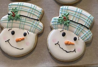 Bell Cookies Decorated, Winter Cookies Decorated, Bell Cookies, Icing Biscuits, 2024 Cookies, Christmas Shells, Christmas Sugar Cookies Decorated, Satin Ice Fondant, Farm Cookies