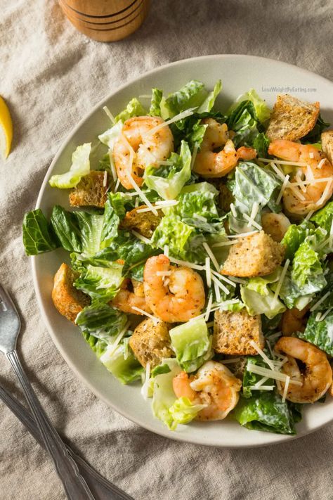 Shrimp Caesar Salad, 500 Calories Recipes, Low Calorie Salad, Protein Salad, Low Calorie Cooking, Caesar Salad Recipe, Healthy High Protein Meals, Healthy Shrimp, Low Cal Recipes