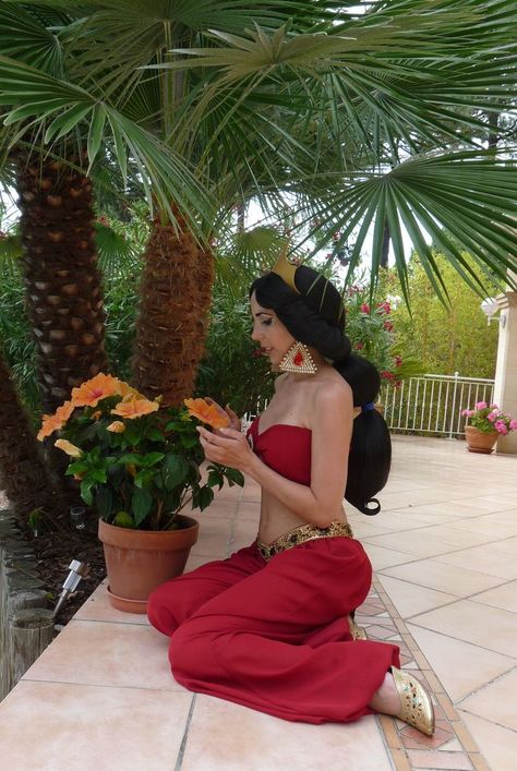 Princess Jasmine Slave | ... cosplay! The red, Jafar slave Jasmine! - 11 Princess Jasmine Cosplays Jasmine Photoshoot, Red Jasmine, Jasmine Cosplay, Princess Jasmine Costume, Party Prep, Comfort Person, Disney Jasmine, Red Costume, Dark Disney