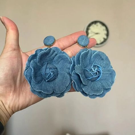 💙 Denim Wedding, Denim Retro, Kids Bracelet, Denim Flowers, Fabric Earrings, Snap Bracelets, Pin Pin, Romantic Flowers, Hat Pin