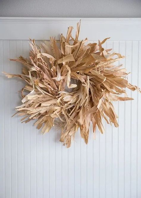 a messy corn husk and grasses wreath like this one is easy to make for cheap and it will look absolutely nice Corn Stalk Wreath Diy, Corn Stalk Wreath, Cheap Fall Decor Ideas For The Porch, Fall Corn Stalk Decor, Handmade Fall Decor, Ella Claire, Halloween Gourds, Cheap Fall Decor, Fall Decorating Ideas