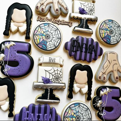 Wednesday Adam’s Cookies, Wednesday Cookies Decorated, Wednesday Cookies, Wednesday Theme, Decorative Desserts, Tim Burton Halloween, Sugar Cookie Ideas, Sugar Cookie Designs, Barbie Birthday