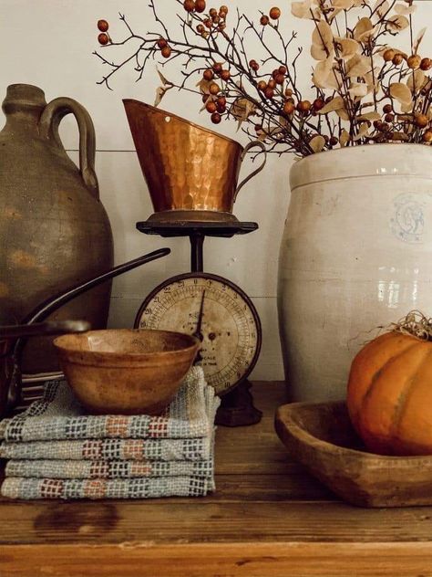 Vintage Fall Decor, Fall Vignettes, Fall Decor Inspiration, Farmhouse Inspiration, Fall Farmhouse, Autumn Decorating, Fall Kitchen, Farmhouse Fall Decor, Vintage Fall