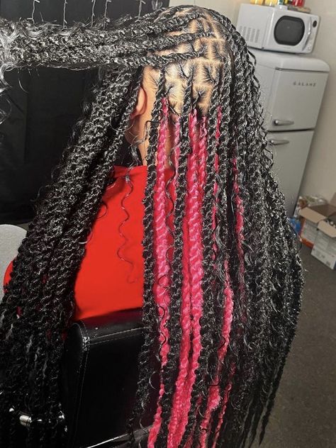 Black And Pink Passion Twists, Pink Twists Black Women, Passion Twist Peekaboo, 2 Strand Twist Braids, Passion Twists Pink, Pink Passion Twist, Colored Passion Twists, Hair Styles Black Women Braided, Passion Twists Hairstyle With Color