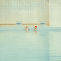 Accidental Wes Anderson Fotografia In Piscina, Accidental Wes Anderson, Swimming Pool Photography, Pool Photography, Become A Photographer, Forrest Gump, Wes Anderson, Foto Art, Jolie Photo