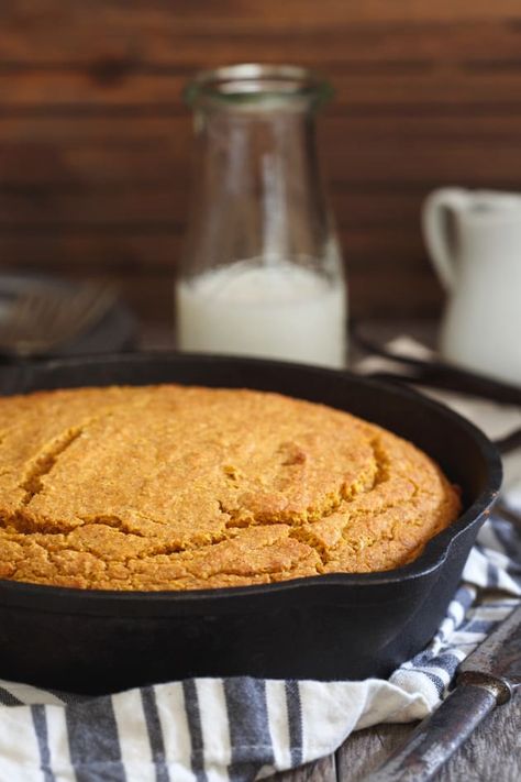 Vanilla Pumpkin Skillet Cornbread has a great crispiness at the bottom and sides. You won't be able to stay away! Stage Inspiration, Savory Apple Recipes, Sabra Hummus, Pumpkin Cornbread, Cornbread Recipes, Food Deserts, Fall Recipes Pumpkin, Skillet Cornbread, Sweet Cornbread