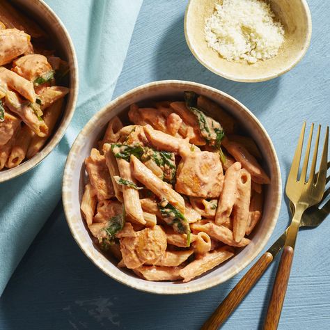 Creamy Penne alla Vodka with Chicken & Spinach Penne Alla Vodka With Chicken, Protein Pasta Recipes, High Protein Pasta, Penne Alla Vodka, Spinach Chicken, Eating Well Recipes, Alla Vodka, Protein Pasta, Chicken Spinach