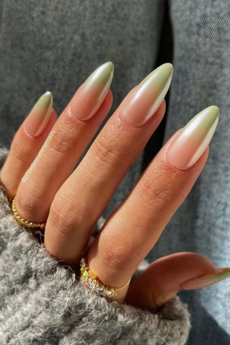 Pastel Ombre Nails, Ombre Chrome Nails, Mint Green Nails, Mint Nails, Gloomy Weather, Thanksgiving Nail Designs, Green Nail Art, Chrome Nail Art, Chrome Nails Designs