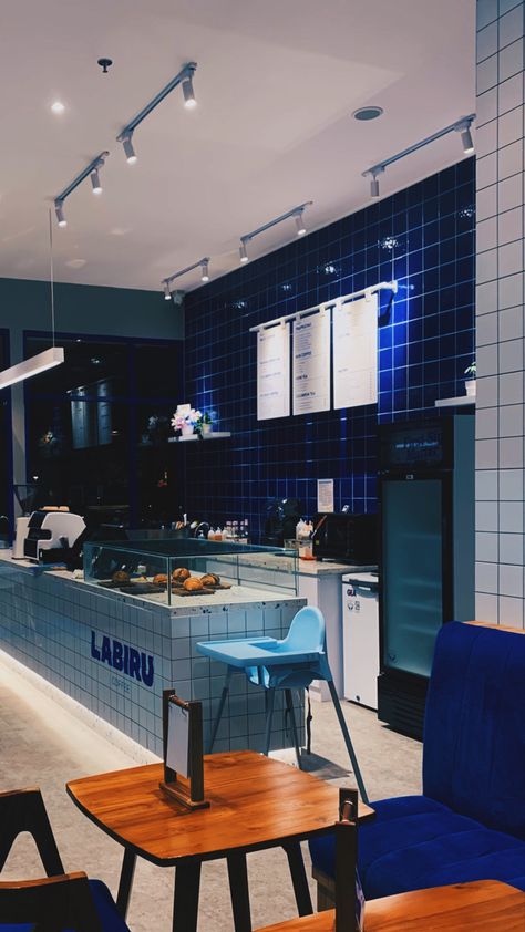 Navy Blue Cafe, Purple Cafe Design, Blue And White Cafe Interior Design, Blue Cafe Design, Blue Coffee Shop, Blue Cafe Aesthetic, Blue Cafe Interior Design, White And Blue Cafe Interior, Blue Coffee Shop Aesthetic