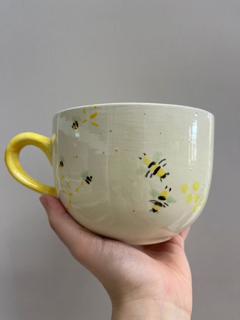 Bees And Honey, Ceramics Mug, Painting Ceramics, Big Mug, Written Notes, Diy Pottery Painting, Cerámica Ideas, Kitchen Organisation, Diy Ceramic