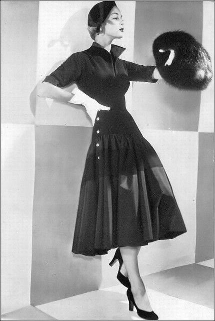 •Jean Patchett in rough-textured black rayon crêpe dress with a full skirt below the hipband of a tight middy bodice Arnold & Fox •photo Horst •Vogue November 1950 1950’s Dress, Fox Photo, 1950s Vintage Fashion, Model Jeans, Design Moda, Retro Photo, November 1, Interesting Photos, 60s Fashion